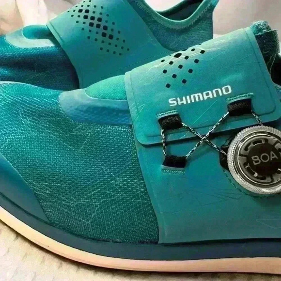Like New, Never worn. Shimano IC3 biking shoes in sz 42. BOA tightening system. - Picture 8 of 15